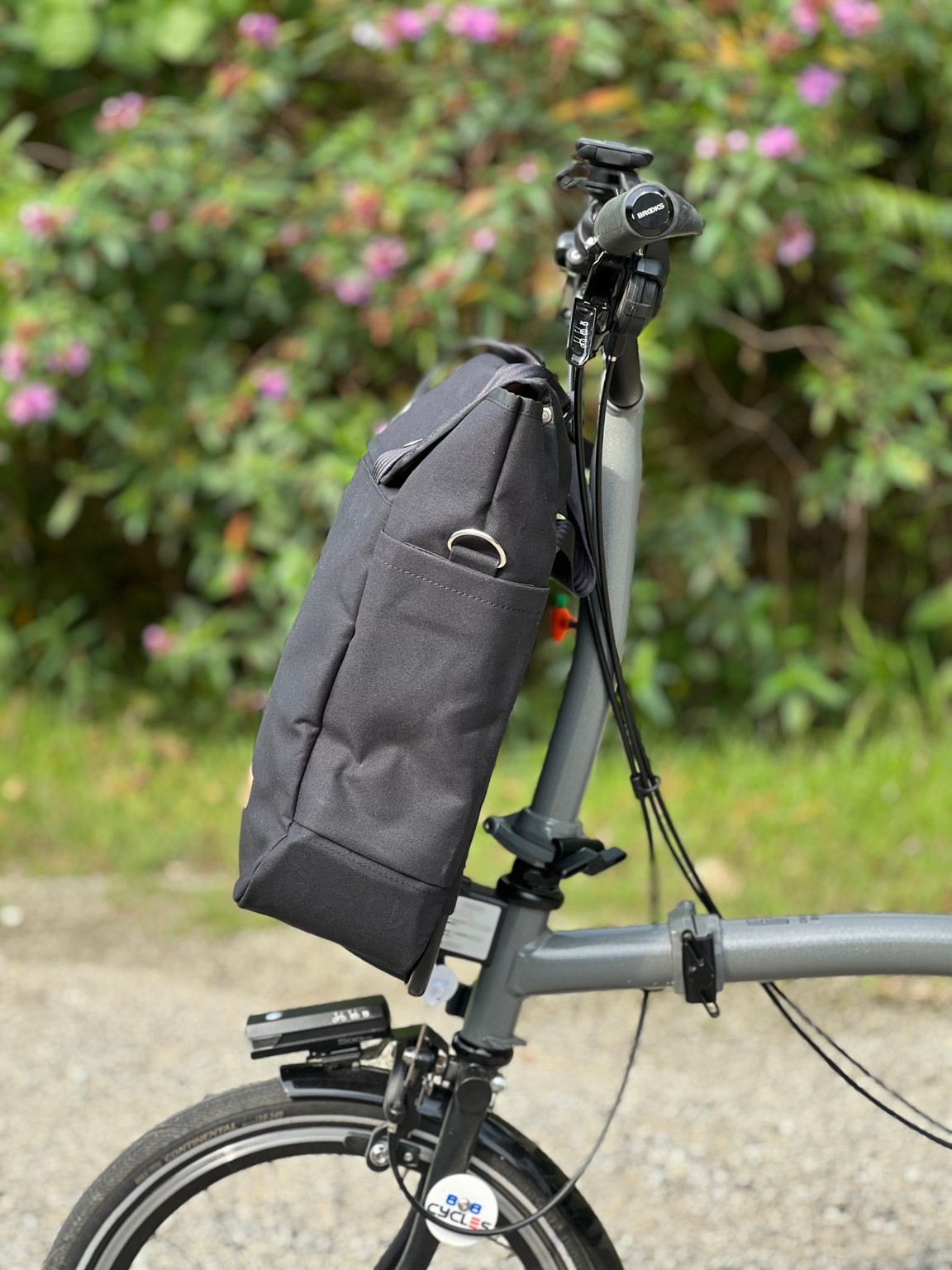 La Jefa BROBAG Black side detail showing the canvas pocket, stitching and metal D-ring